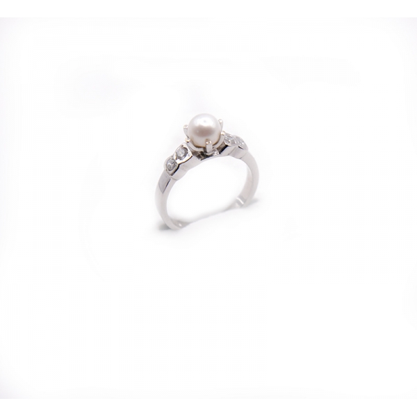 Δαχτυλίδι λευκόχρυσο με μαργαριτάρι