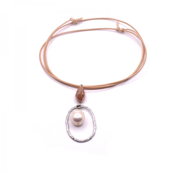 Κολιέ φω  με πέρλα και μπεζ πέτρα